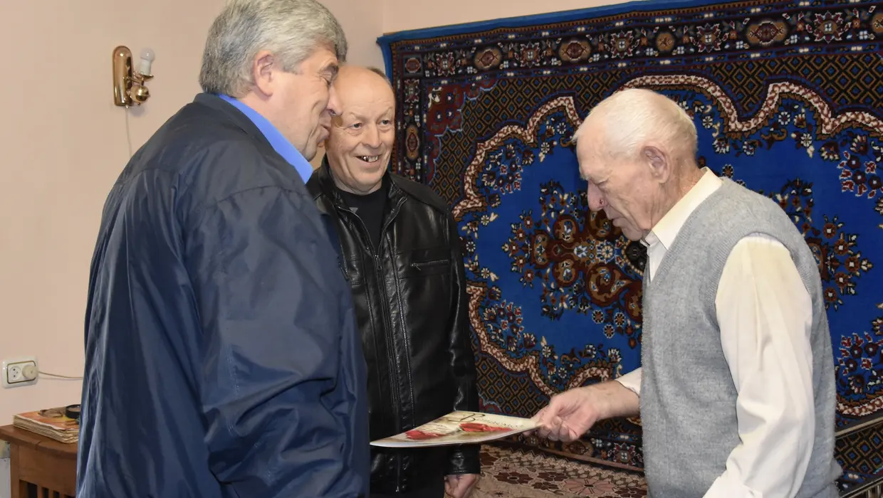 Привітали ювіляра із 90-річчям Привітали ювіляра із 90-річчям