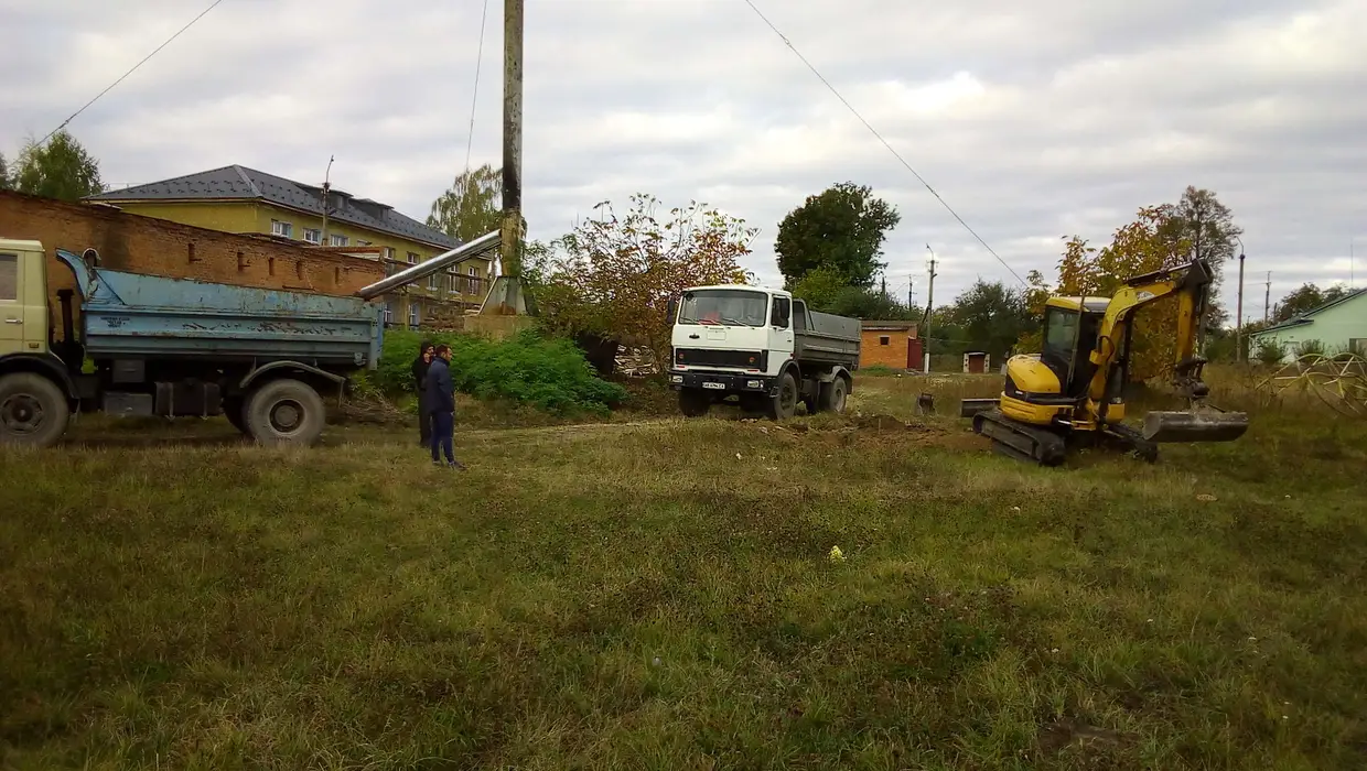 РОЗПОЧАЛИ СПОРУДЖЕННЯ СТАДІОНУ ЗІ ШТУЧНИМ ПОКРИТТЯМ