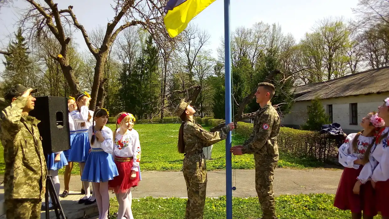 У ГРОМАДІ СТАРТУВАЛА ВІЙСЬКОВО-ПАТРІОТИЧНА ГРА «СОКІЛ» («ДЖУРА») ЯК ДЖЕРЕЛО ПАТРІОТИЧНОГО ВИХОВАННЯ МОЛОДІ У ГРОМАДІ СТАРТУВАЛА ВІЙСЬКОВО-ПАТРІОТИЧНА ГРА «СОКІЛ» («ДЖУРА») ЯК ДЖЕРЕЛО ПАТРІОТИЧНОГО ВИХОВАННЯ МОЛОДІ