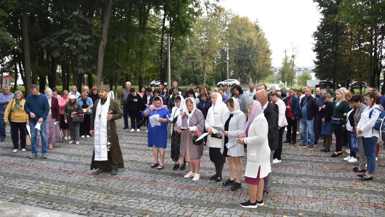 У молитві згадали поіменно кожного полеглого воїна У молитві згадали поіменно кожного полеглого воїна