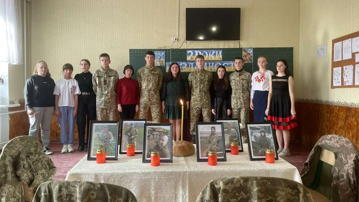 Бережуть воїнів і виховують в учнях патріотизм та волонтерське мислення Бережуть воїнів і виховують в учнях патріотизм та волонтерське мислення