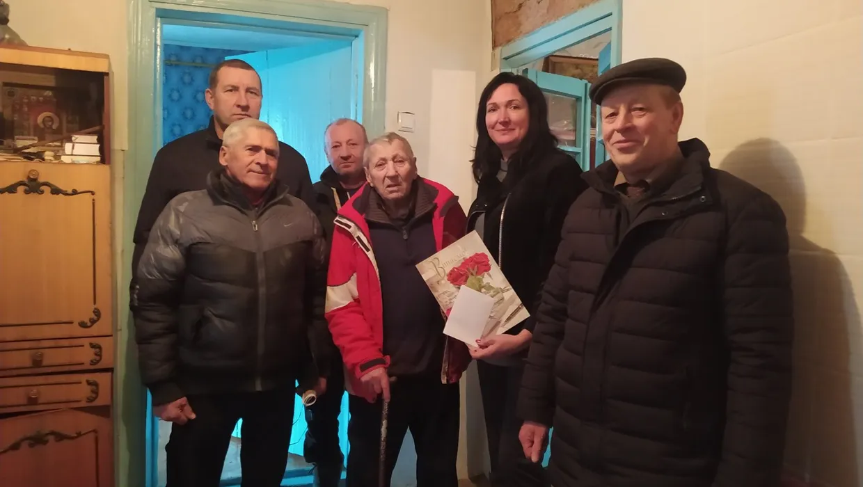 ПРИВІТАЛИ ЮВІЛЯРА ІЗ 90-РІЧЧЯМ ПРИВІТАЛИ ЮВІЛЯРА ІЗ 90-РІЧЧЯМ