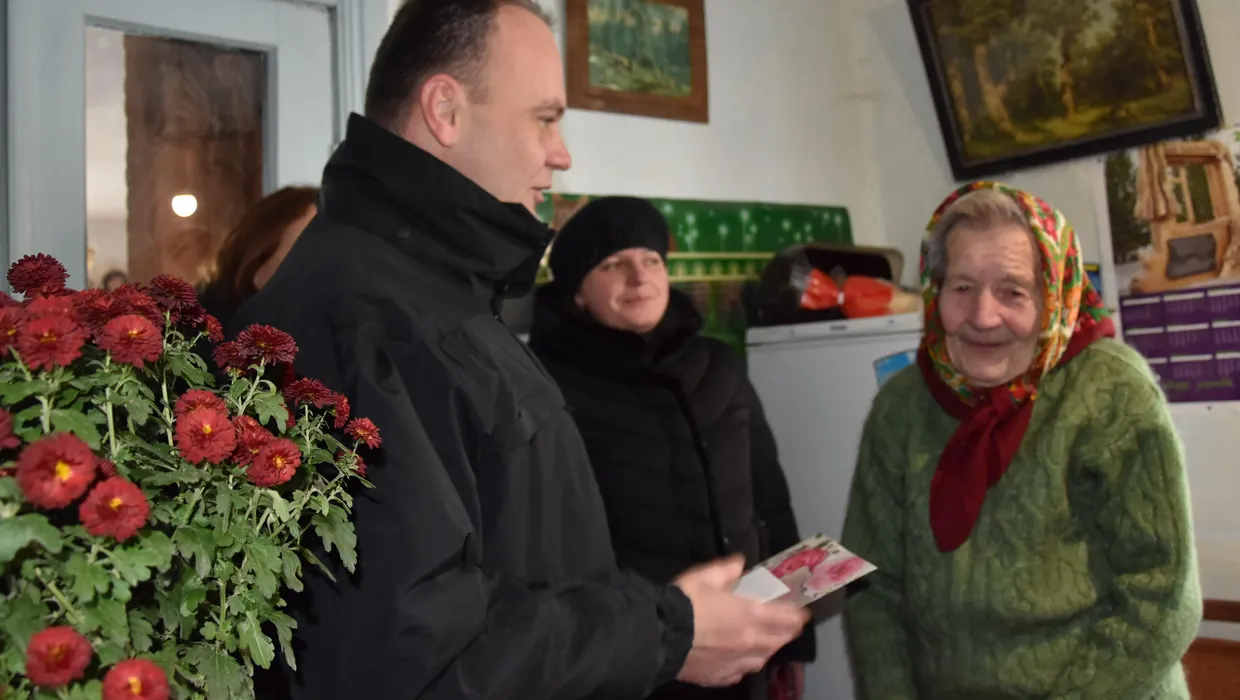 Вітали поважну ювілярку Вітали поважну ювілярку