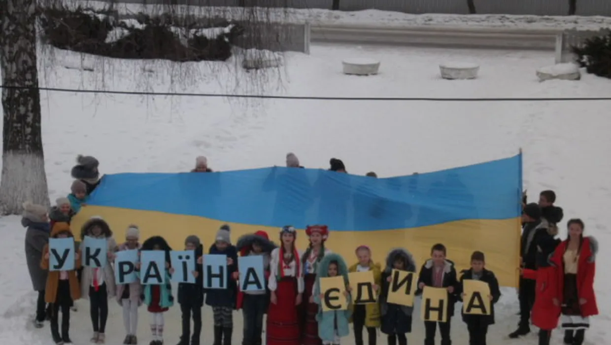 ЯКУШИНЕЦЬКА ГРОМАДА ГІДНО ВІДЗНАЧИЛА ДЕНЬ СОБОРНОСТІ УКРАЇНИ НИЗКОЮ УРОЧИСТИХ ЗАХОДІВ ЯКУШИНЕЦЬКА ГРОМАДА ГІДНО ВІДЗНАЧИЛА ДЕНЬ СОБОРНОСТІ УКРАЇНИ НИЗКОЮ УРОЧИСТИХ ЗАХОДІВ