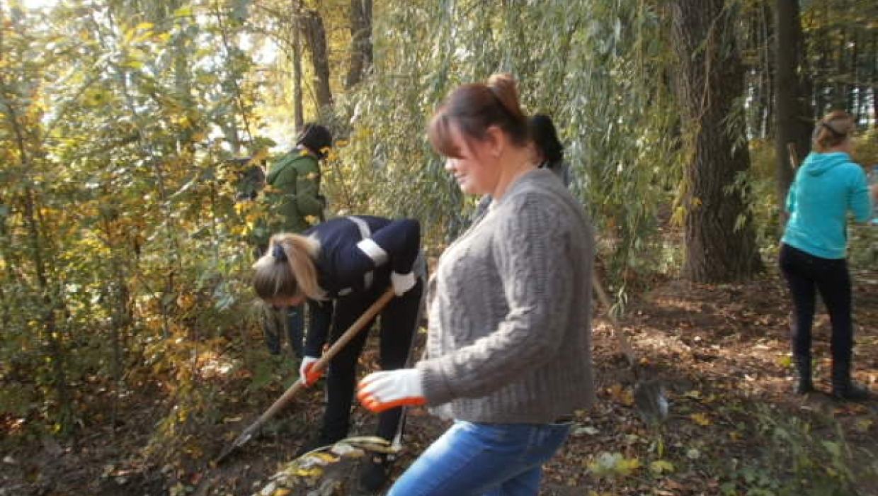 ПРОВЕЛИ ПРИБИРАННЯ ЯКУШИНЕЦЬКОГО ПАРКУ ВІДПОЧИНКУ