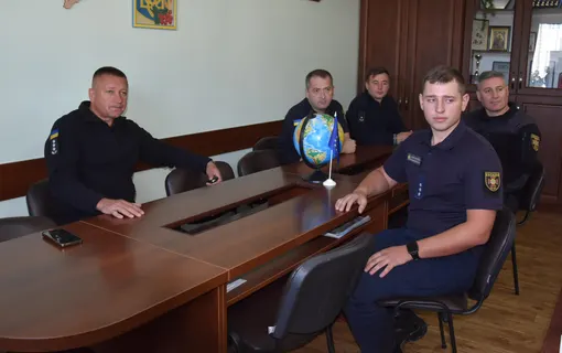 офіцер-рятівник